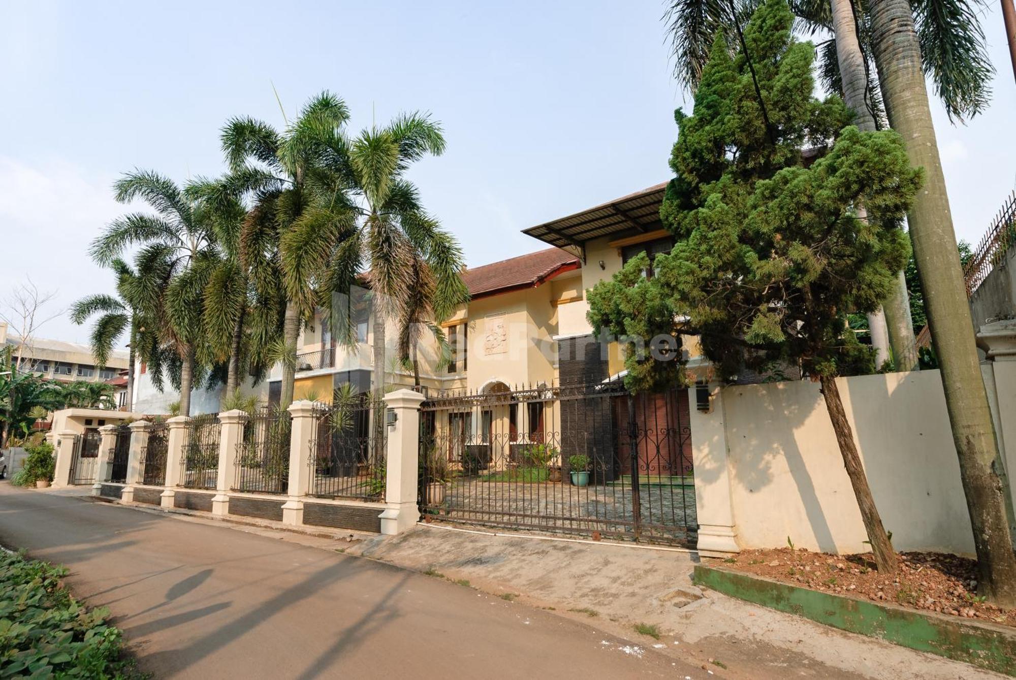Sr Residence Near Mall Ciputra Cibubur Mitra Reddoorz Bekasi Exterior photo
