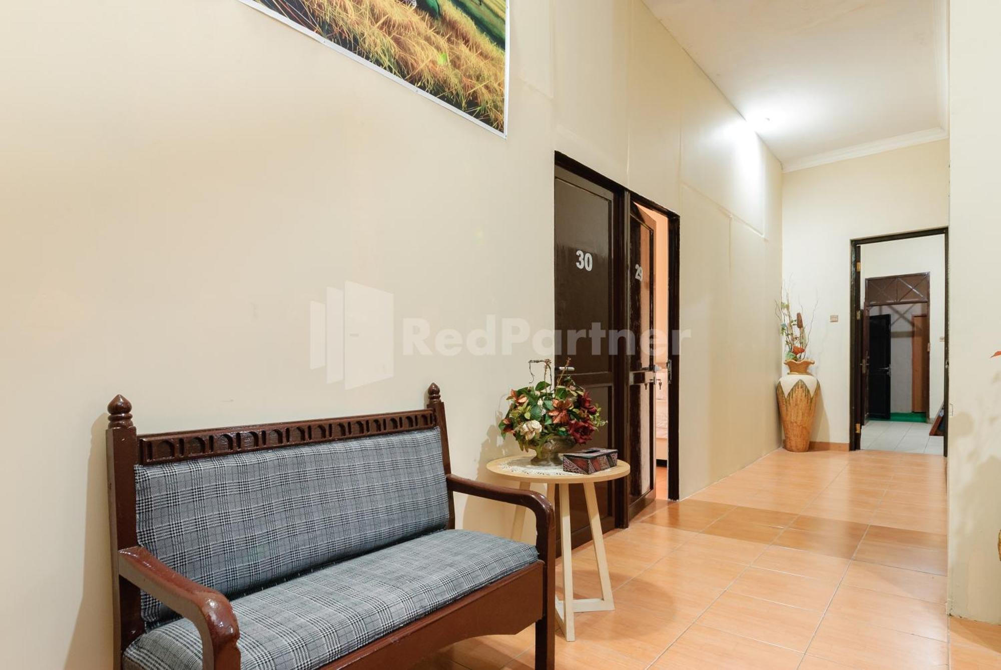 Sr Residence Near Mall Ciputra Cibubur Mitra Reddoorz Bekasi Exterior photo