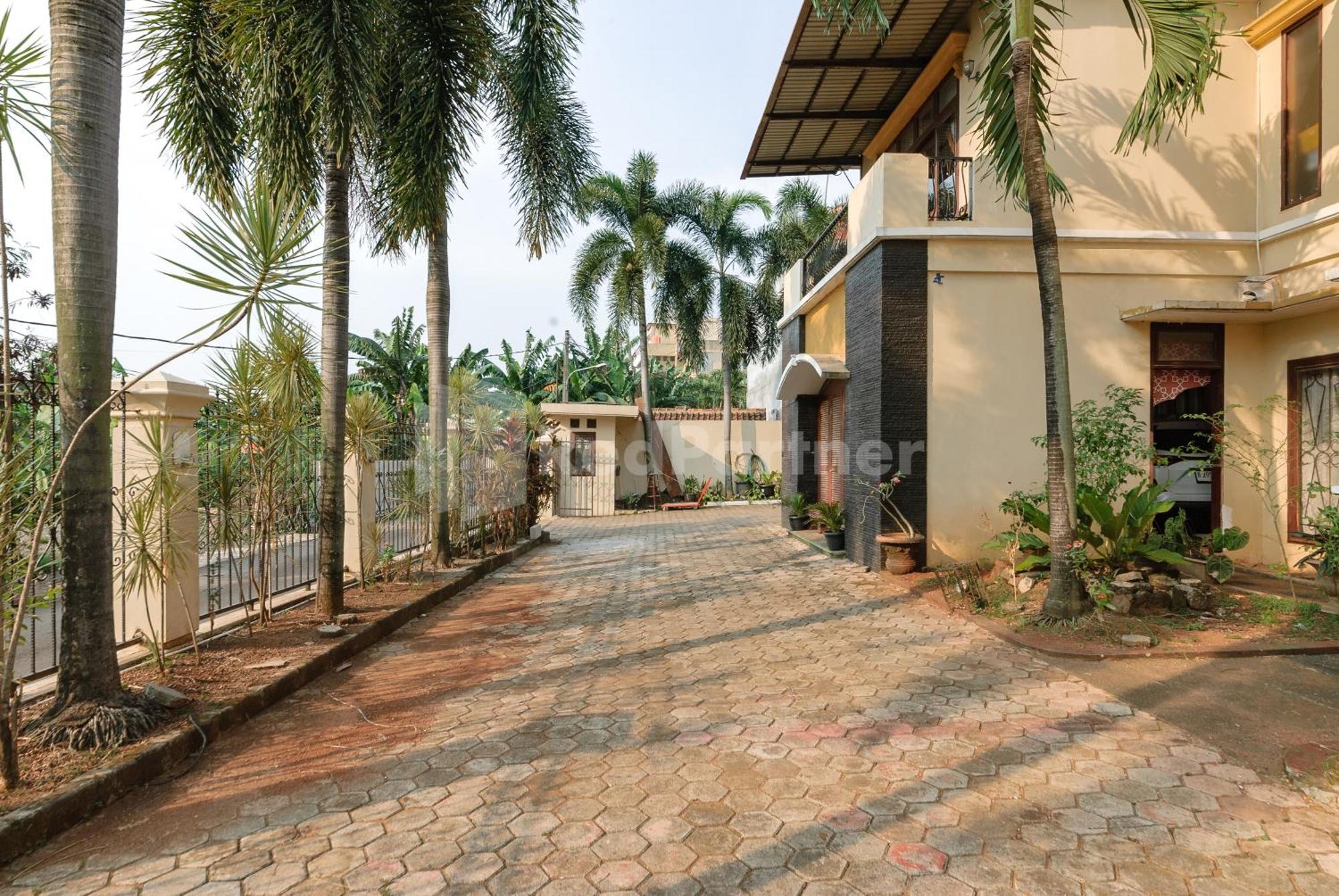 Sr Residence Near Mall Ciputra Cibubur Mitra Reddoorz Bekasi Exterior photo