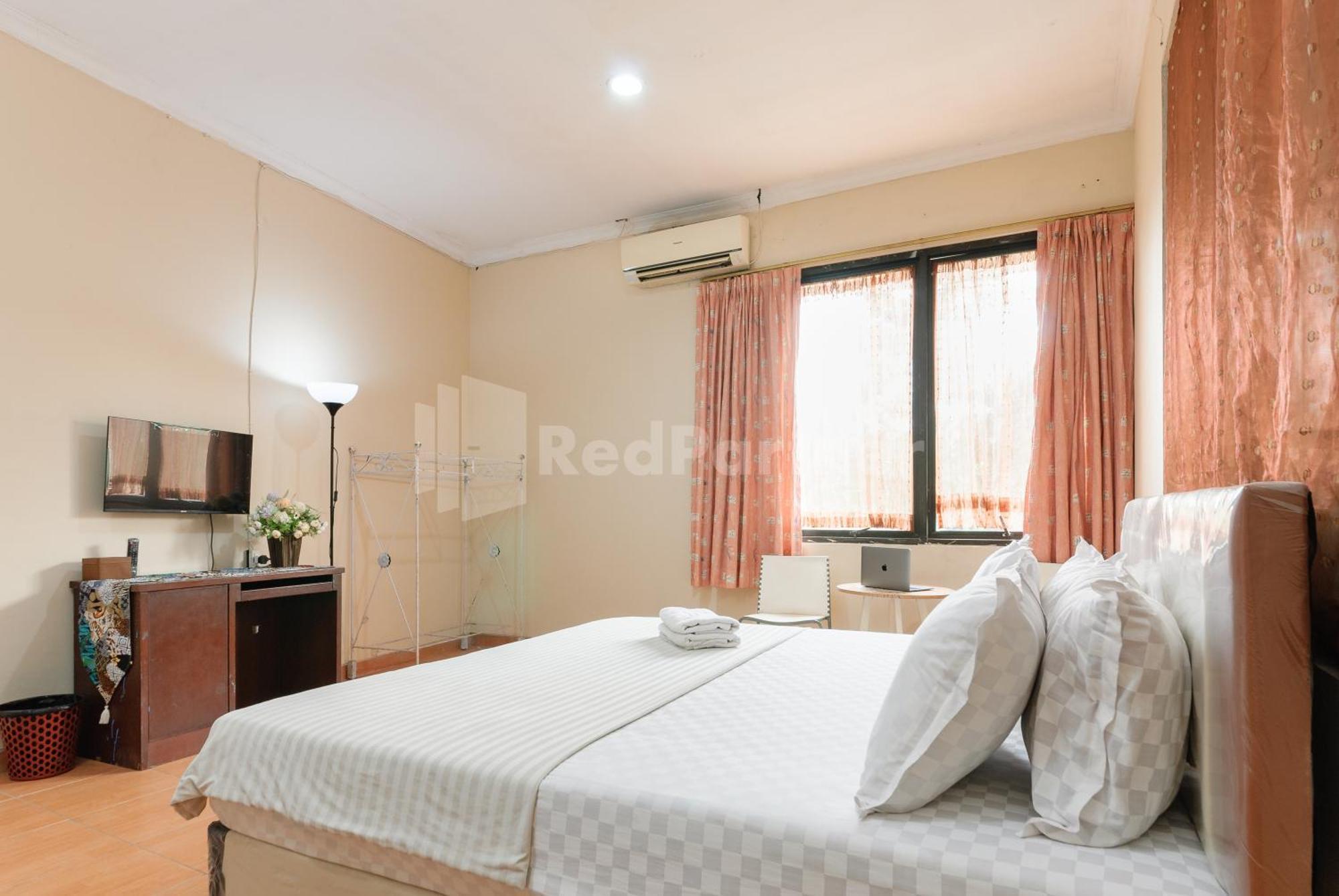 Sr Residence Near Mall Ciputra Cibubur Mitra Reddoorz Bekasi Exterior photo