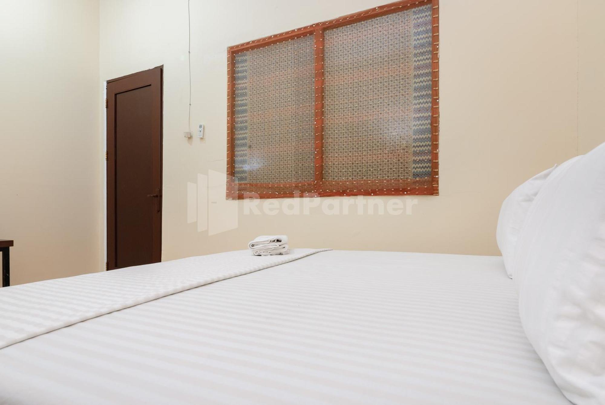 Sr Residence Near Mall Ciputra Cibubur Mitra Reddoorz Bekasi Exterior photo