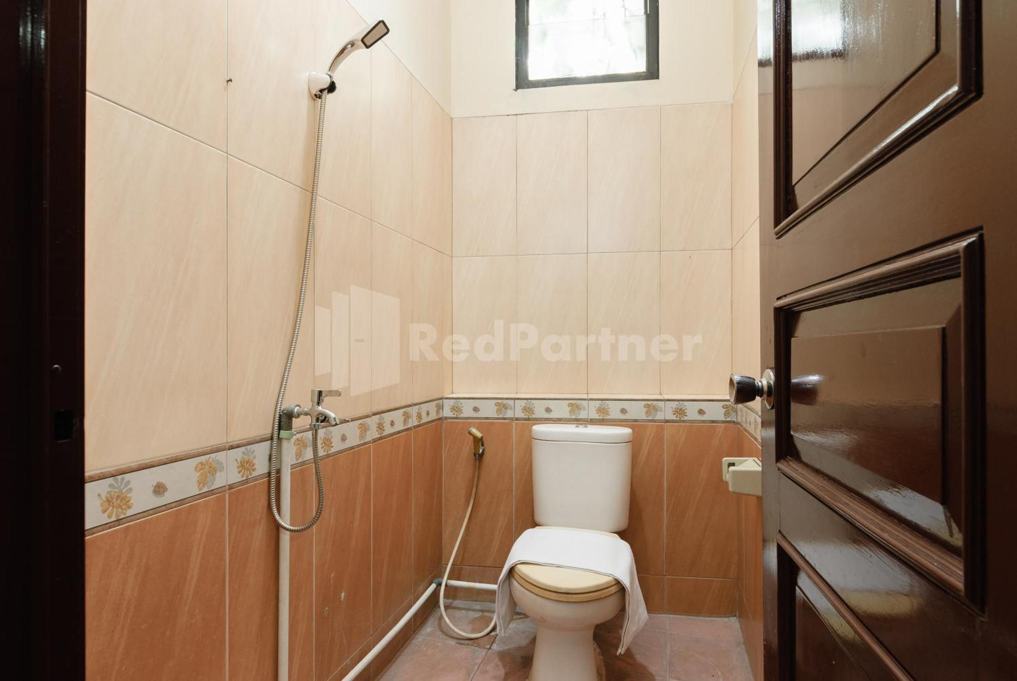Sr Residence Near Mall Ciputra Cibubur Mitra Reddoorz Bekasi Exterior photo