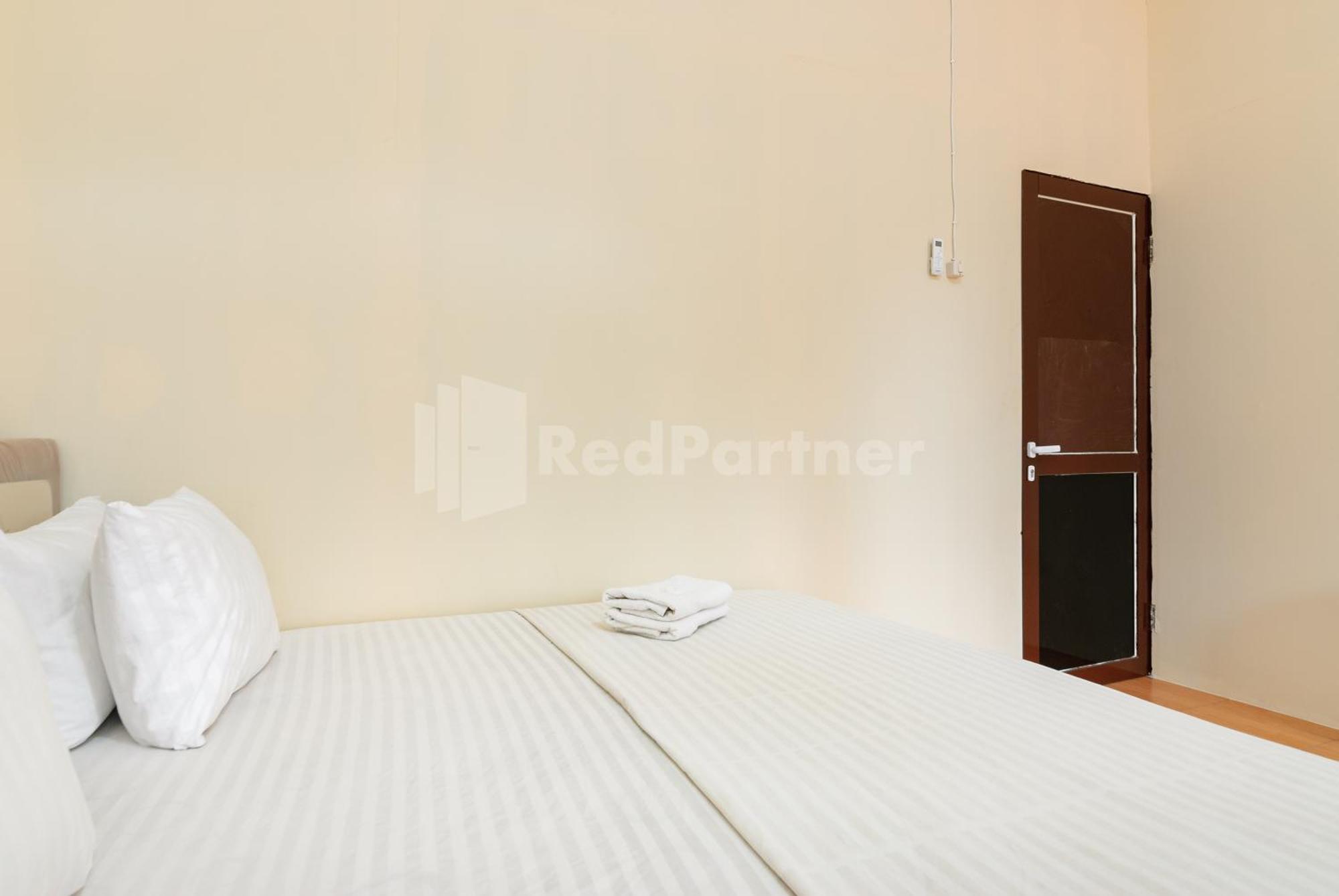 Sr Residence Near Mall Ciputra Cibubur Mitra Reddoorz Bekasi Exterior photo