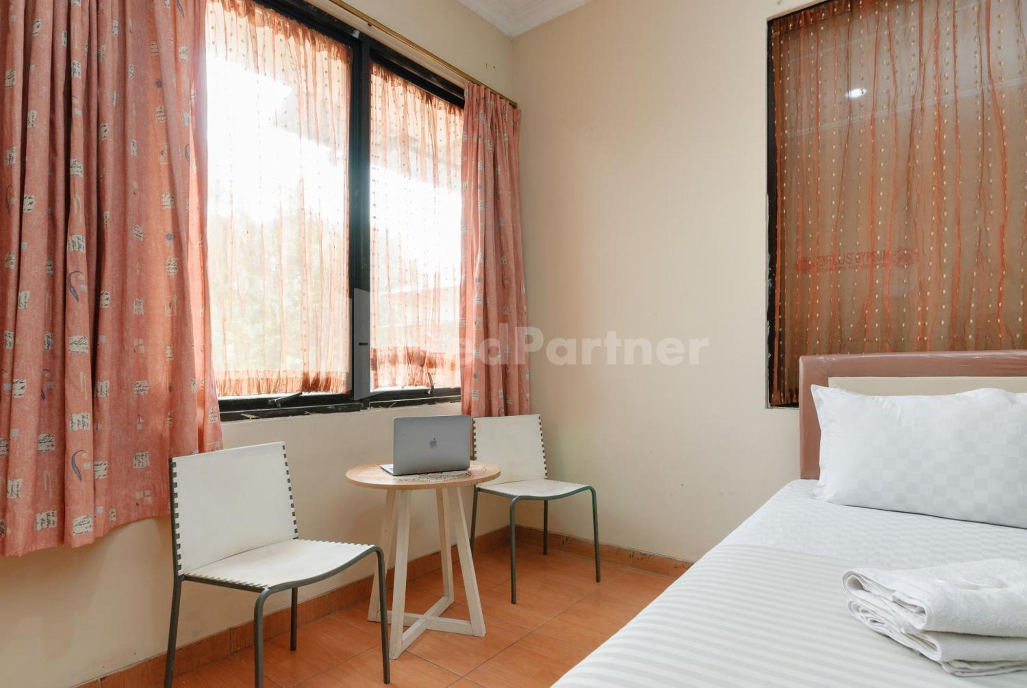 Sr Residence Near Mall Ciputra Cibubur Mitra Reddoorz Bekasi Exterior photo